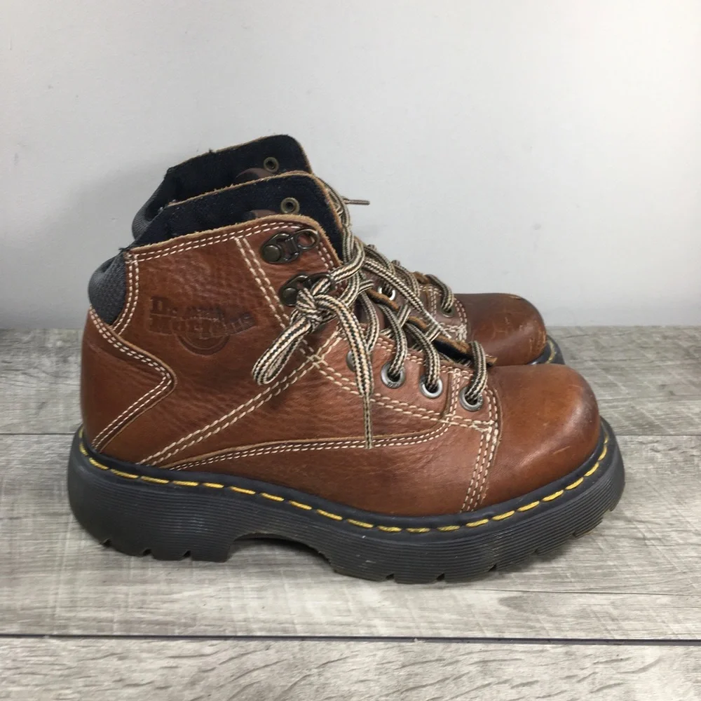 靴 Dr.Martens Zebzag Laceless Slip On Leather Boots in Dark Brown | Dr. Martens